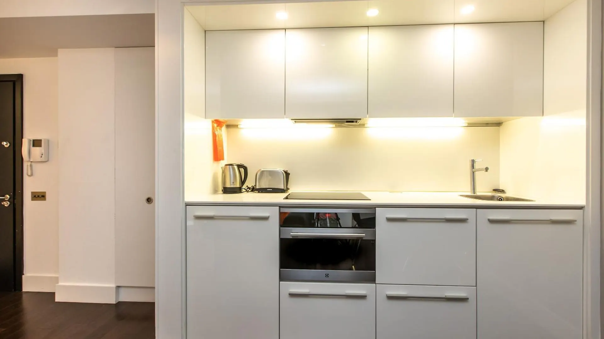 Stunning Serviced Apartments, Steps From Monument Station 伦敦