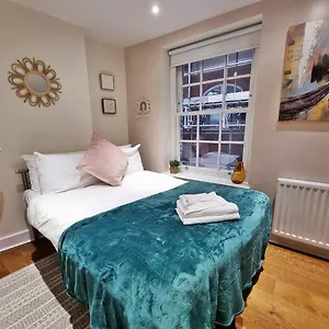 Apartment Artillery Lane, London