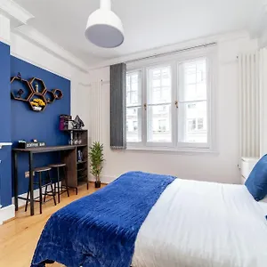 Apartment Cannon Street, London