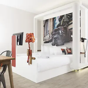 The Corner Otel