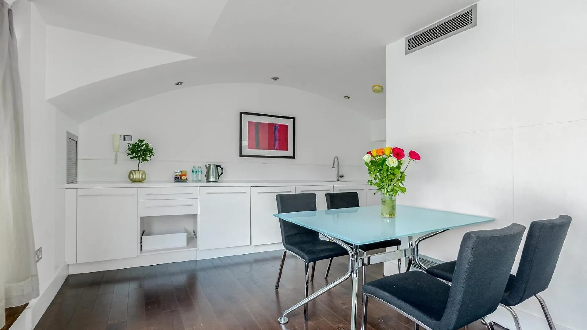 Stunning Serviced Apartments, Steps From Monument Station London 0*,  United Kingdom