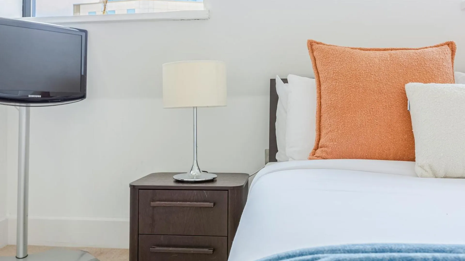 Stunning Serviced Apartments, Steps From Monument Station London