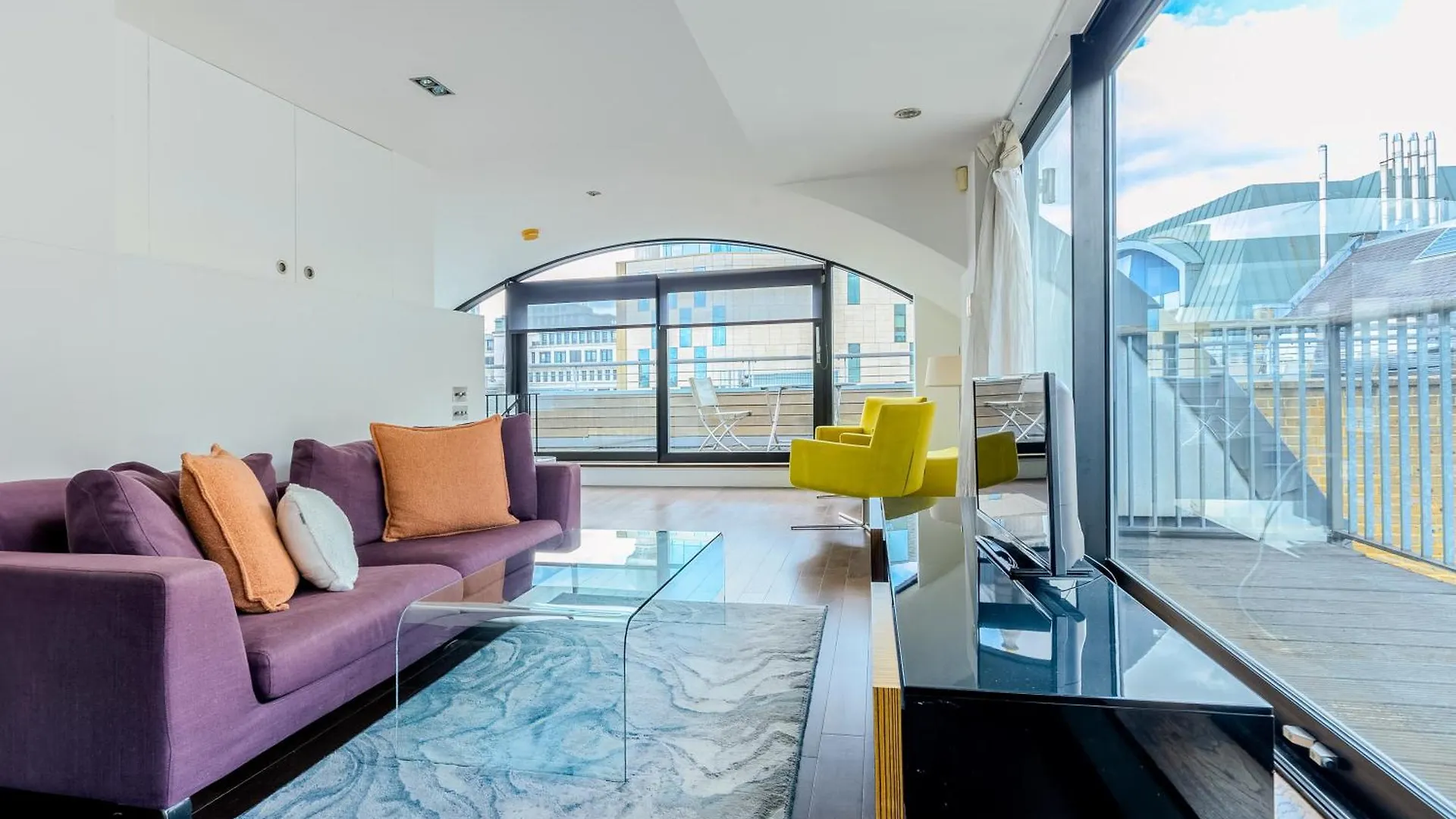 Stunning Serviced Apartments, Steps From Monument Station London 0*,