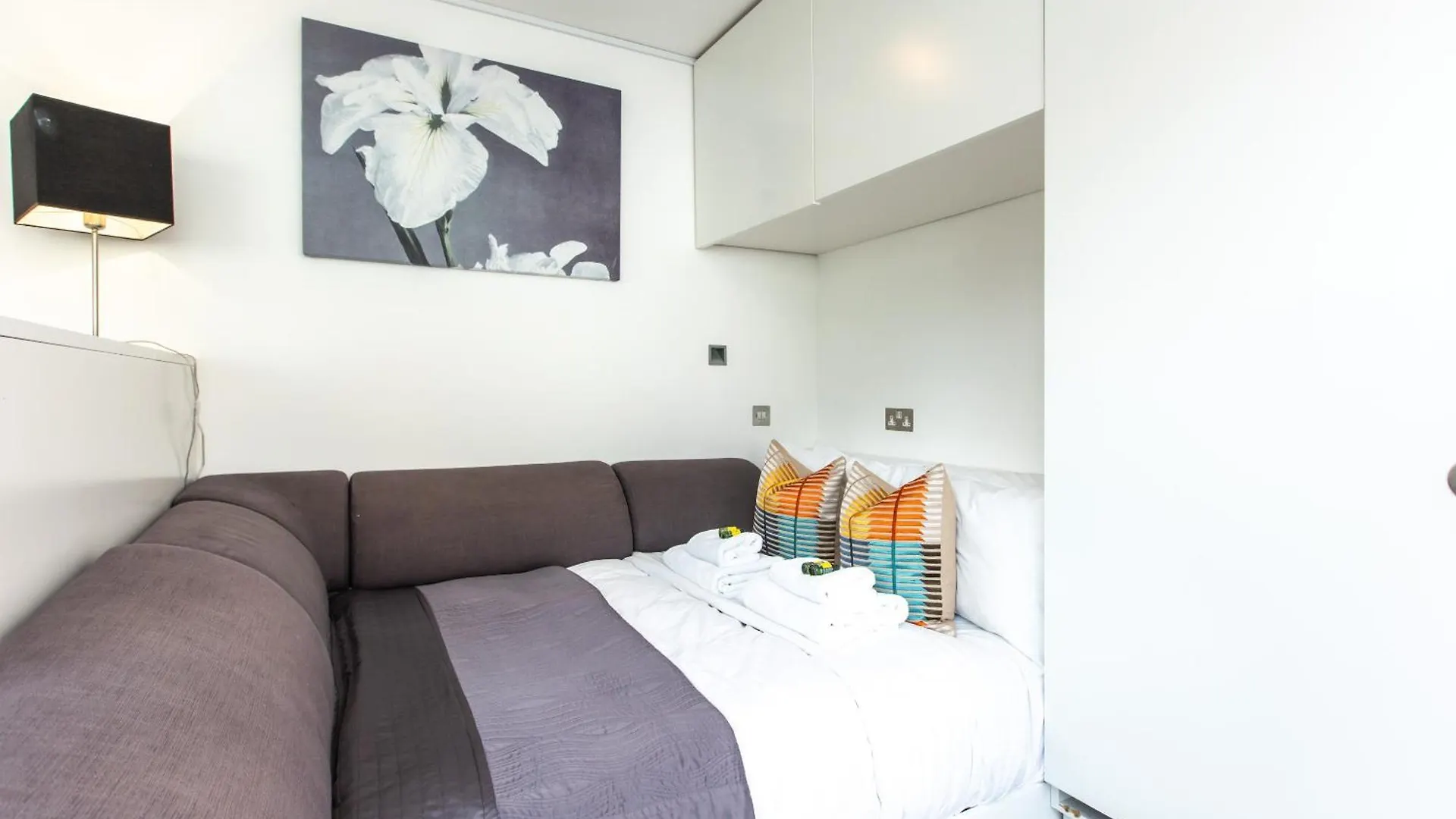 Stunning Serviced Apartments, Steps From Monument Station London