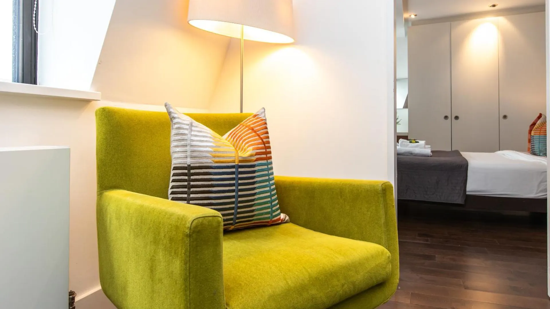 Stunning Serviced Apartments, Steps From Monument Station London Apartment