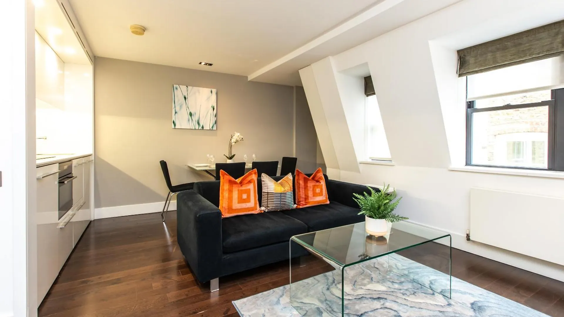 Apartment Stunning Serviced Apartments, Steps From Monument Station London United Kingdom