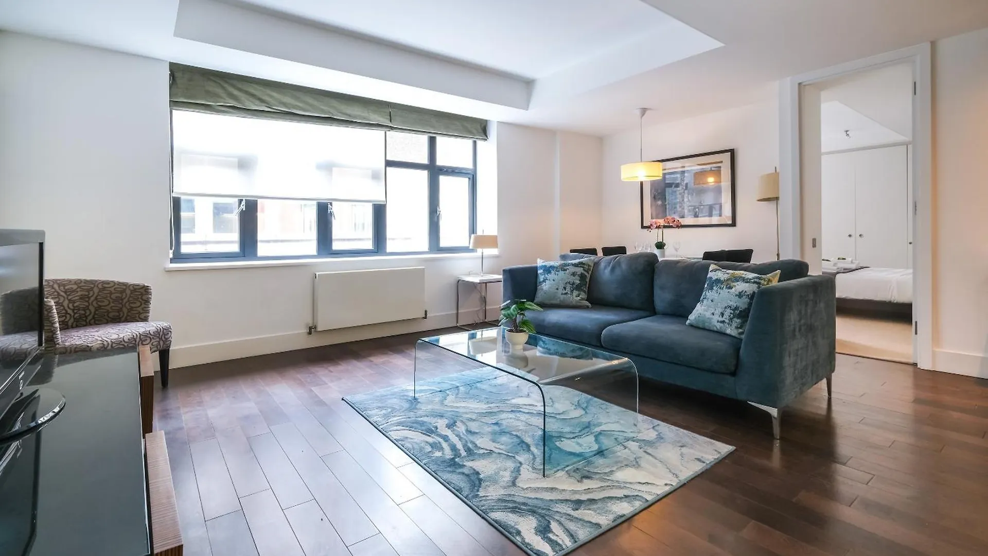 Stunning Serviced Apartments, Steps From Monument Station London Apartment