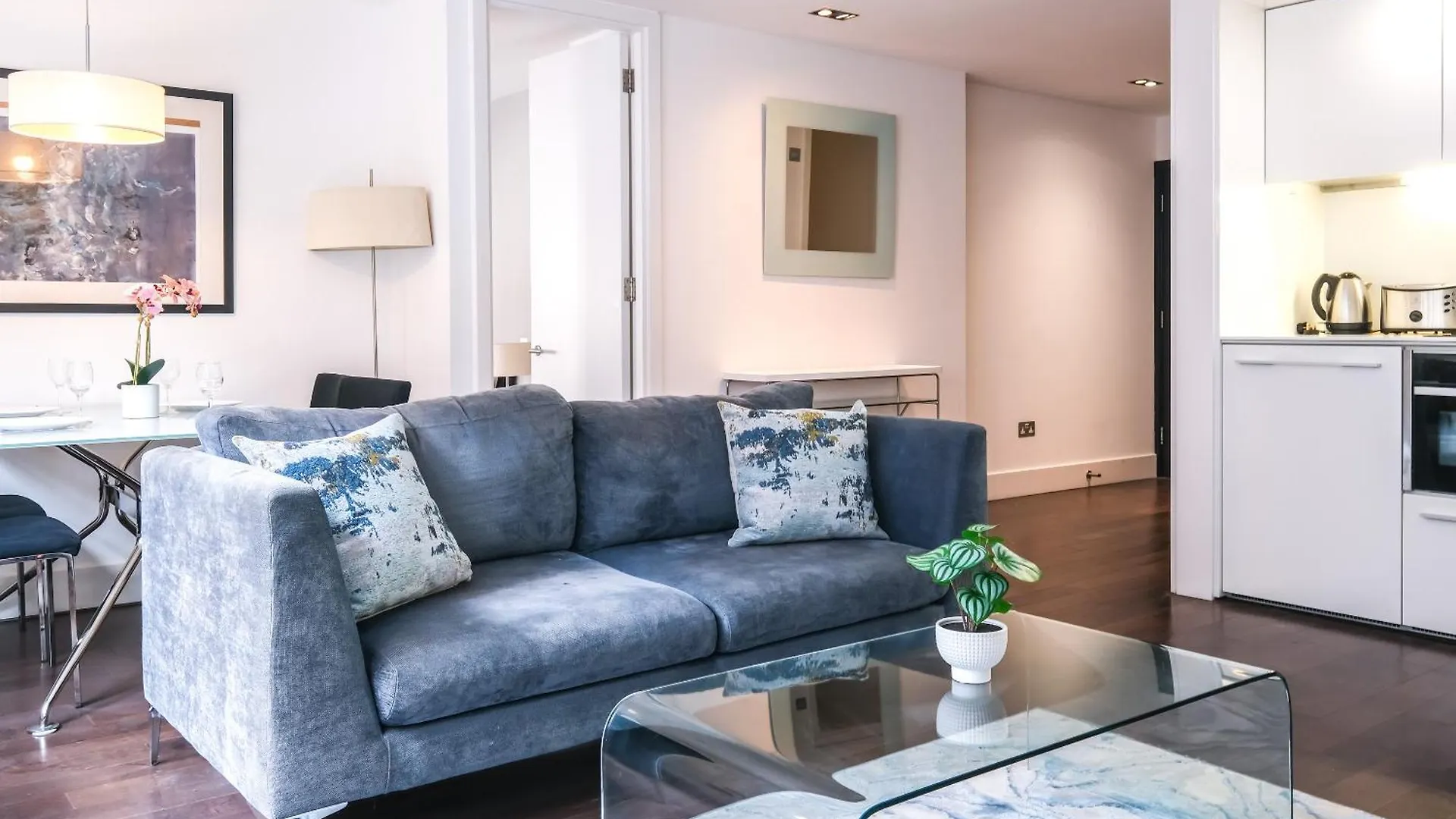 Stunning Serviced Apartments, Steps From Monument Station London United Kingdom