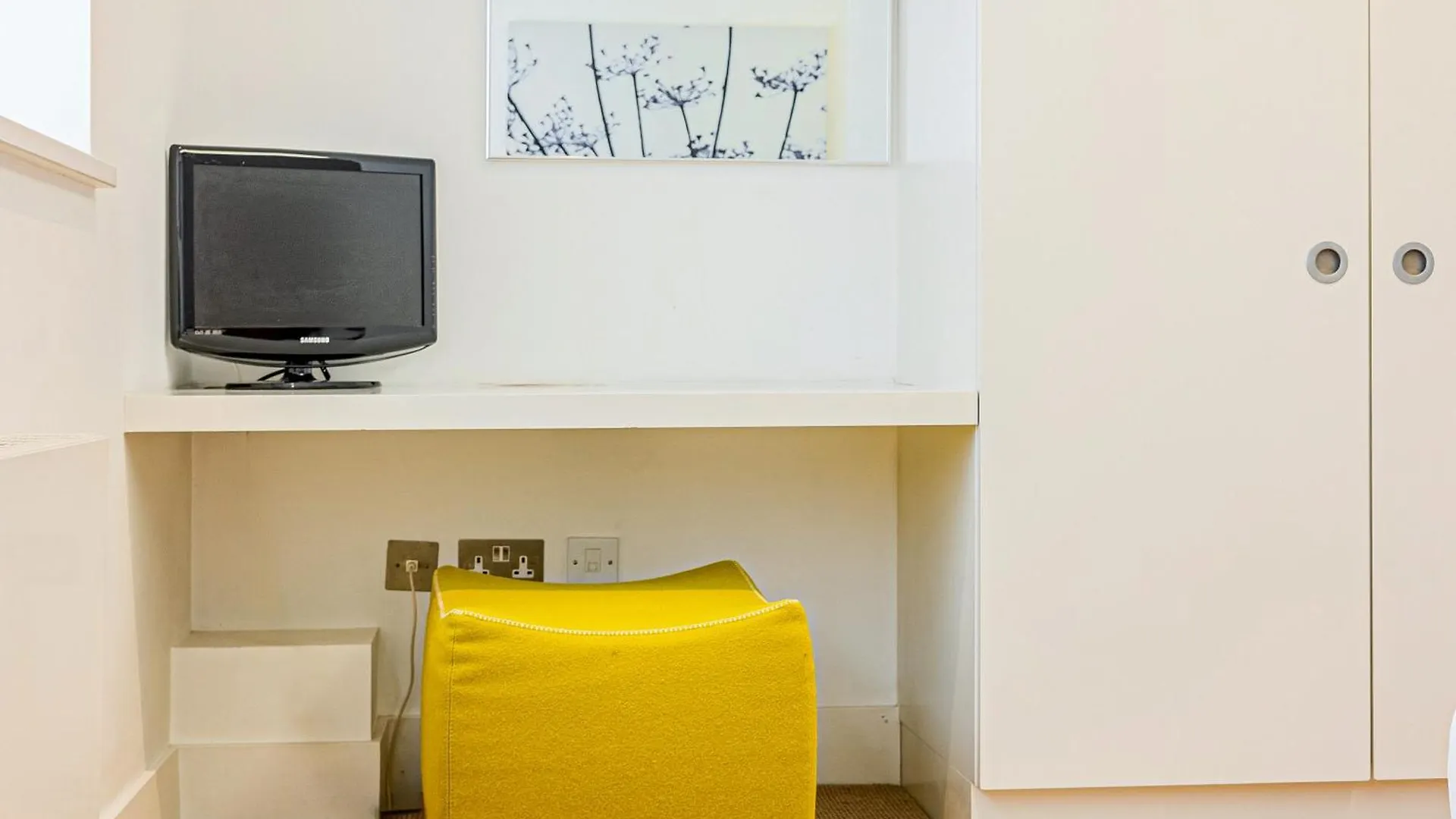 Stunning Serviced Apartments, Steps From Monument Station London