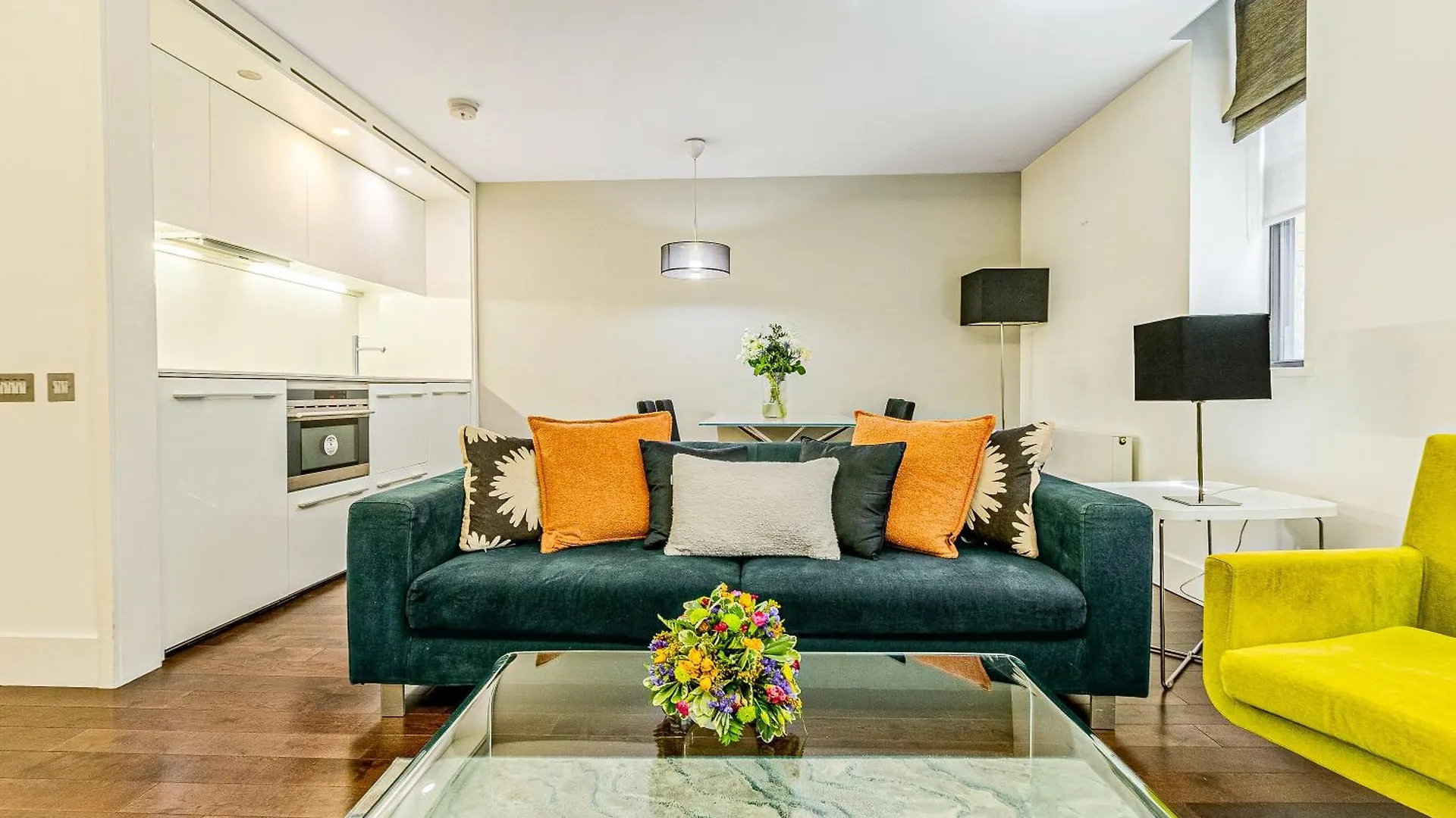 Stunning Serviced Apartments, Steps From Monument Station London 0*,