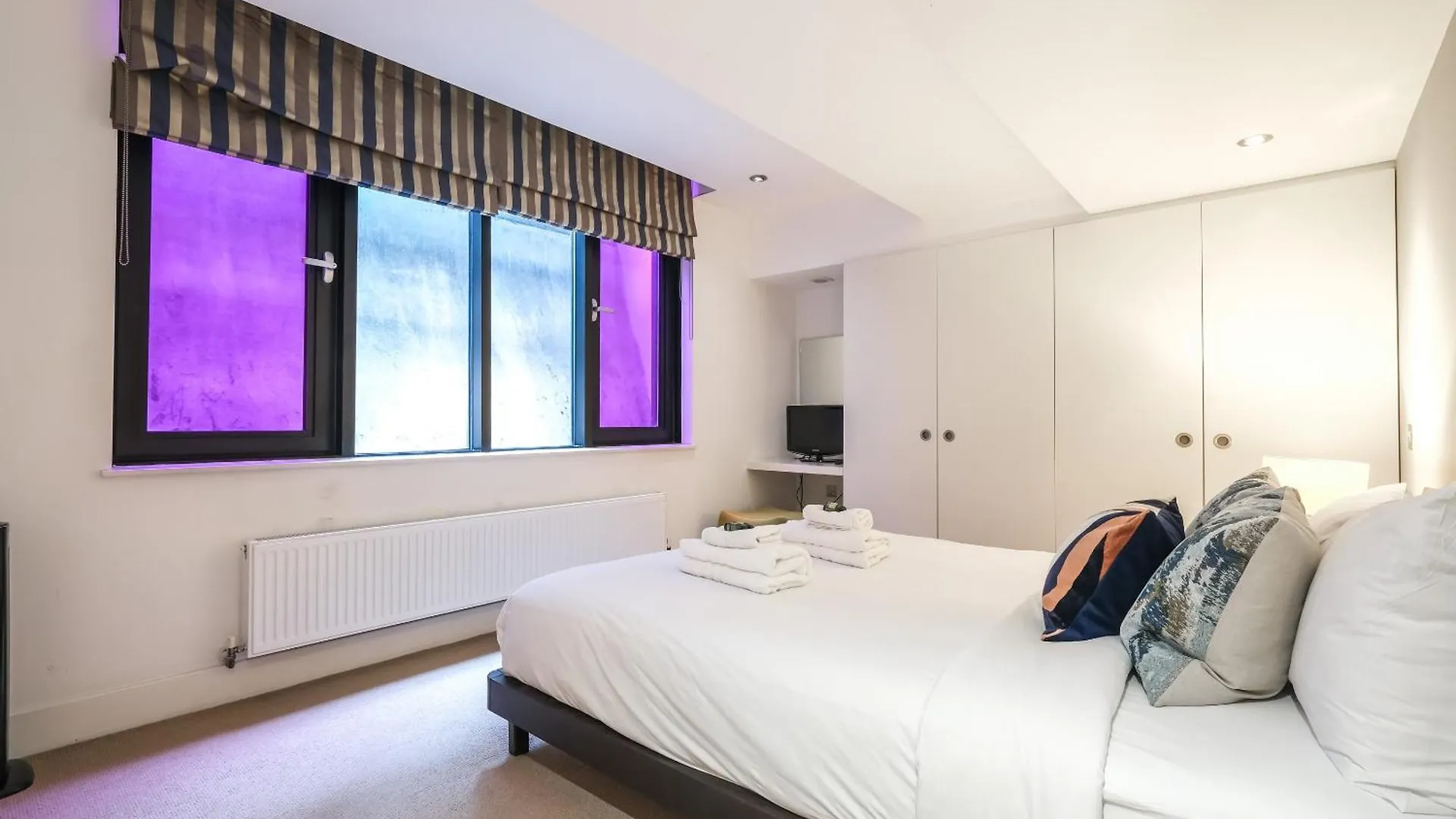 Stunning Serviced Apartments, Steps From Monument Station London Apartment