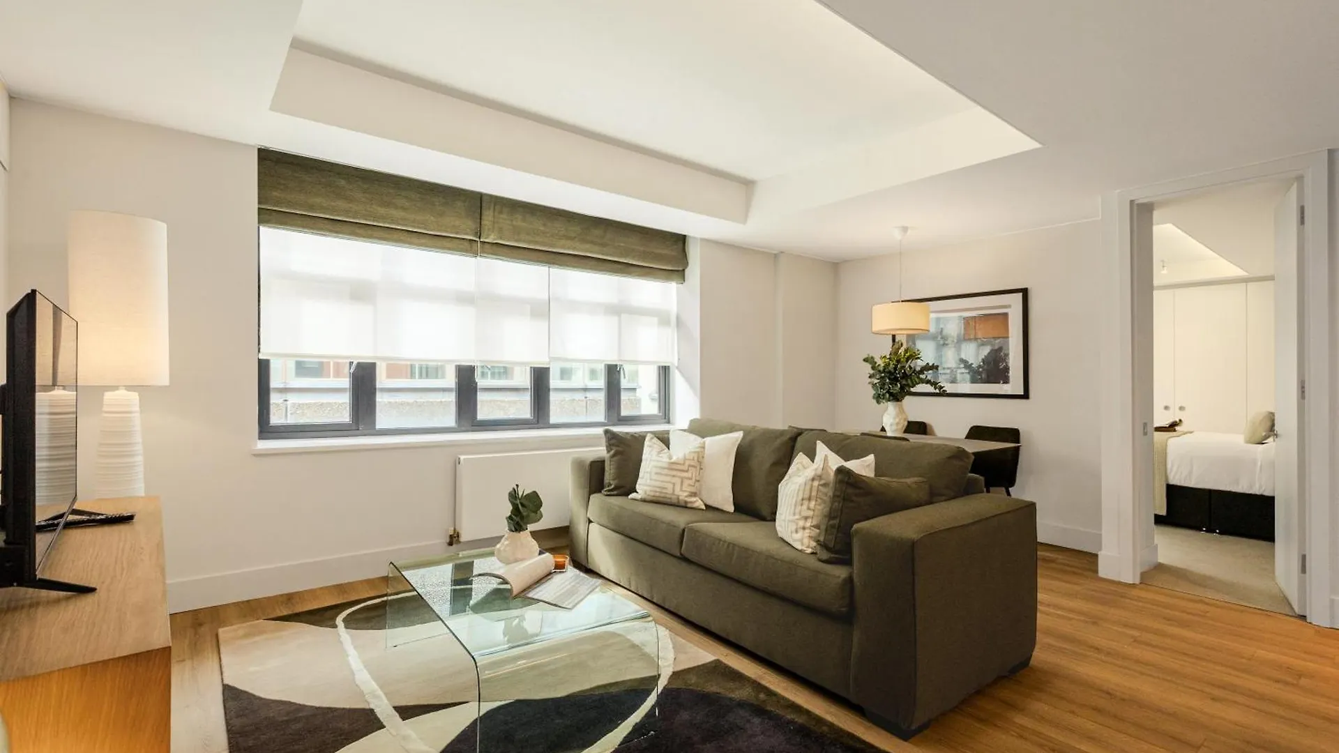 Stunning Serviced Apartments, Steps From Monument Station London