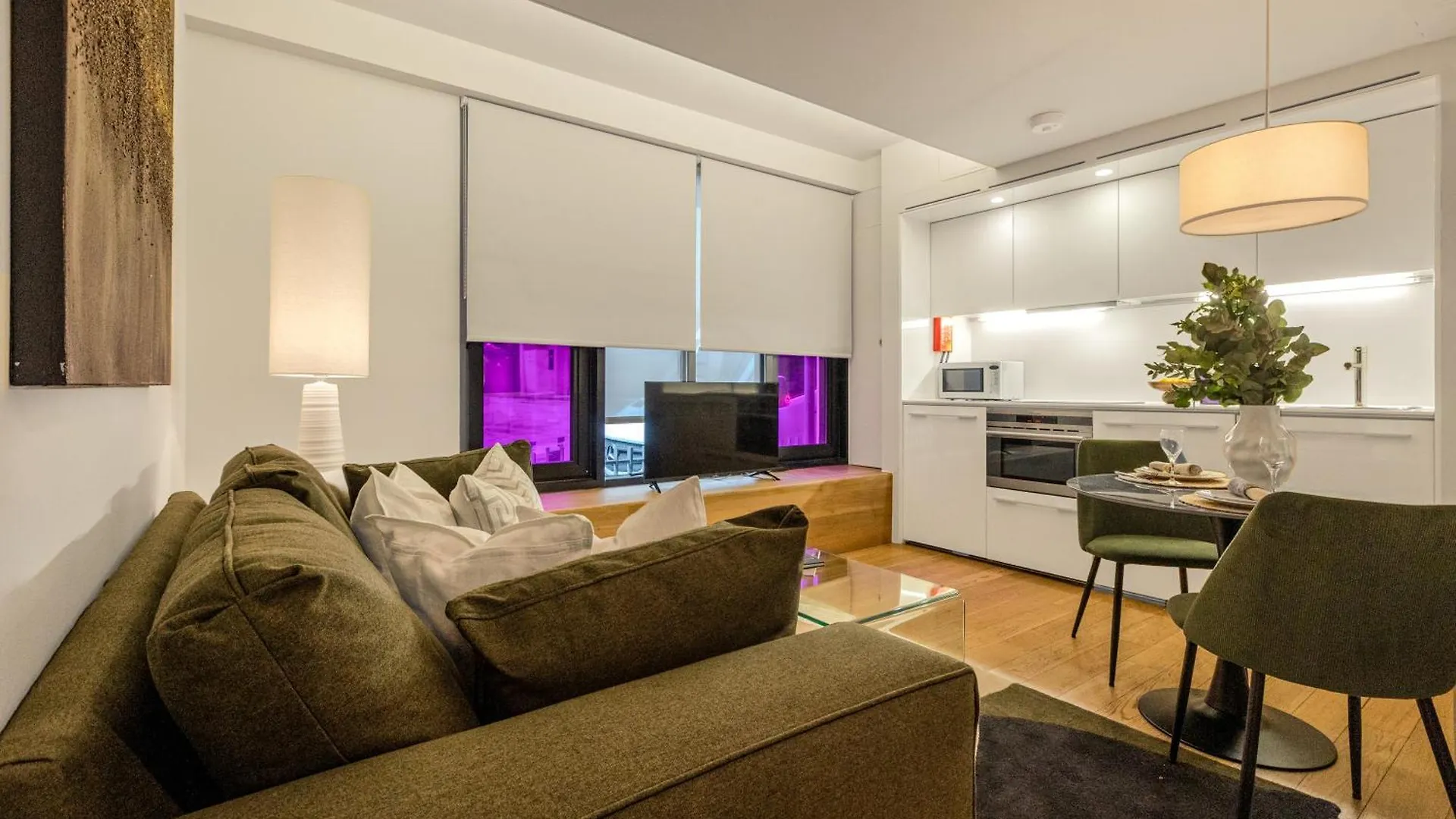 Stunning Serviced Apartments, Steps From Monument Station London Apartment