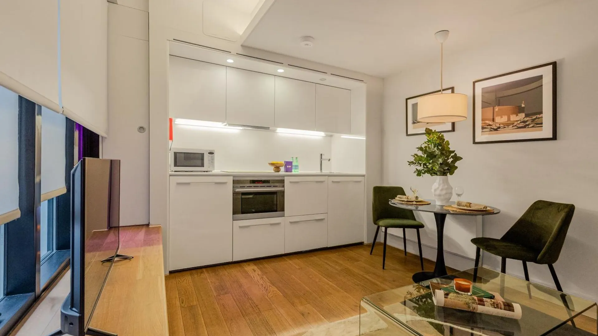 Stunning Serviced Apartments, Steps From Monument Station London Apartment