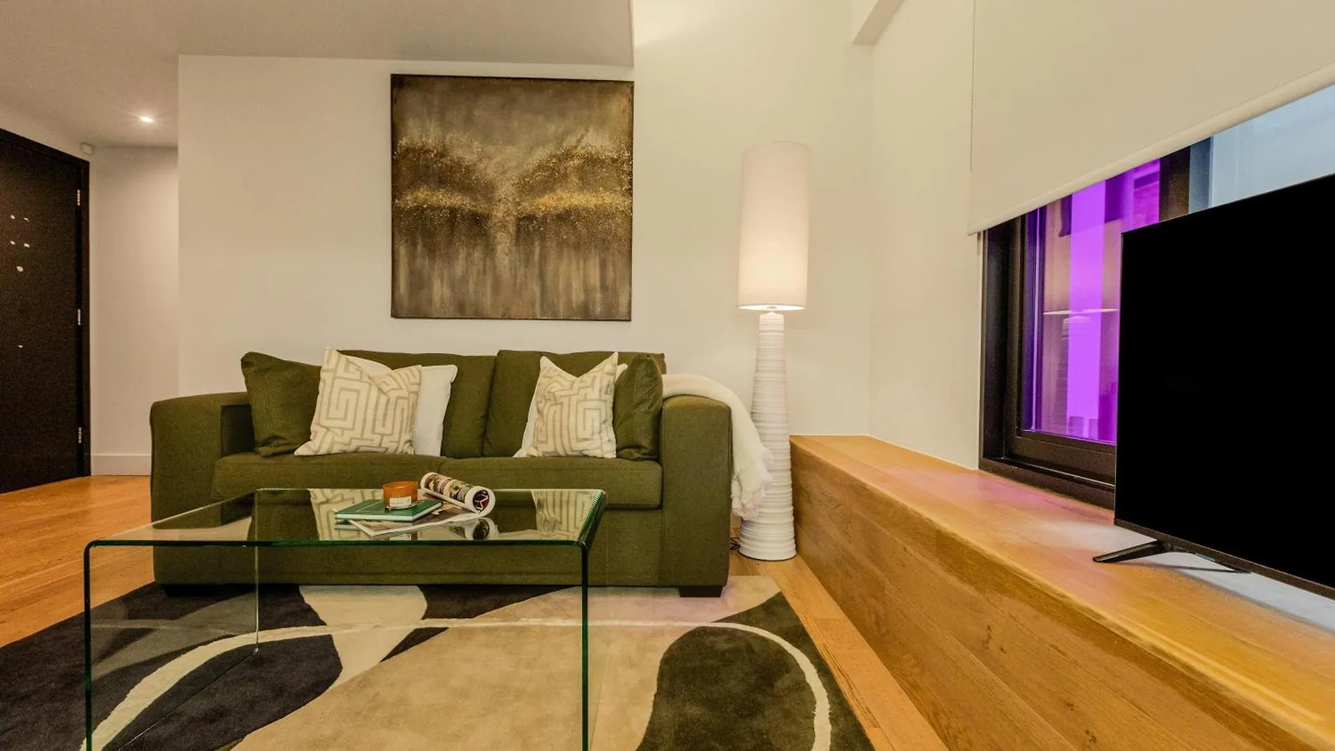 Stunning Serviced Apartments, Steps From Monument Station London